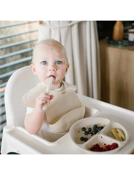 BabyOno | Σαλιάρα σιλικόνης 6m+ με θήκη περισυλλογής τροφίμων-Beige